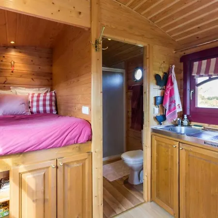 La Roulotte Des Matis Maison d'hôtes Cheux