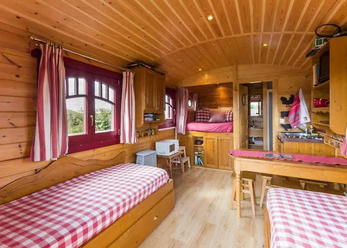 La Roulotte Des Matis Guest house Cheux