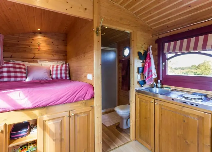 La Roulotte Des Matis Guest house Cheux